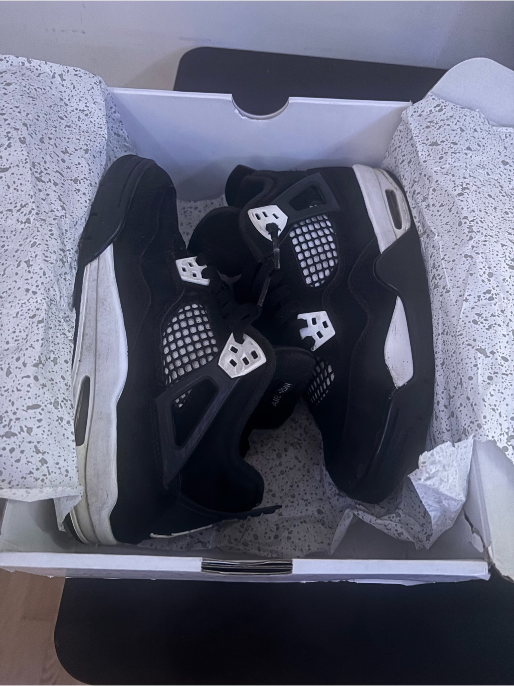 Jordan 4 White Thunders